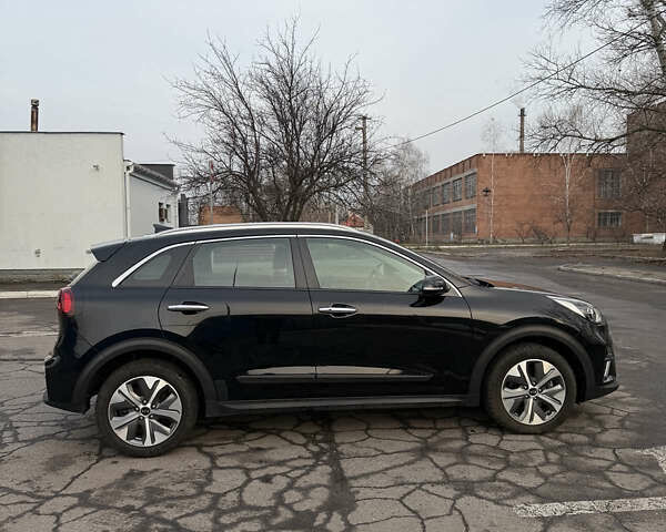 Чорний Кіа Niro, об'ємом двигуна 0 л та пробігом 93 тис. км за 18900 $, фото 5 на Automoto.ua