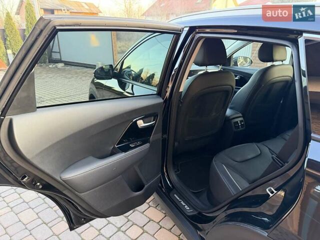 Чорний Кіа Niro, об'ємом двигуна 0 л та пробігом 69 тис. км за 21500 $, фото 32 на Automoto.ua