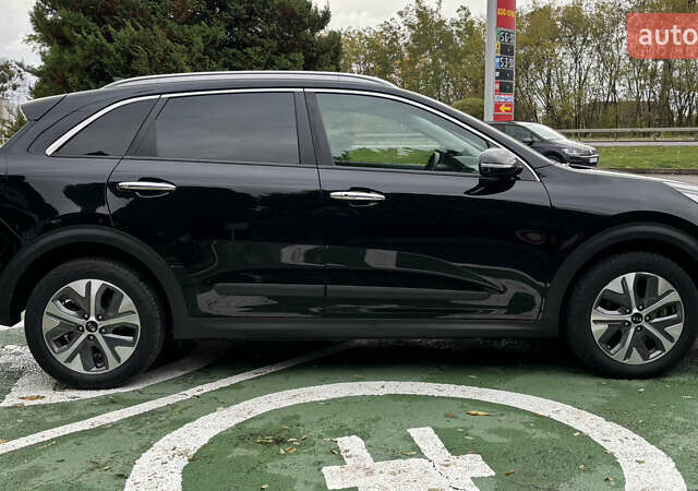 Чорний Кіа Niro, об'ємом двигуна 0 л та пробігом 110 тис. км за 19500 $, фото 28 на Automoto.ua