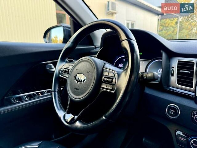 Черный Киа Niro, объемом двигателя 0 л и пробегом 128 тыс. км за 16800 $, фото 75 на Automoto.ua