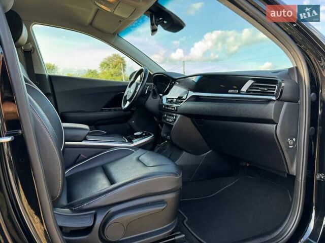 Чорний Кіа Niro, об'ємом двигуна 0 л та пробігом 69 тис. км за 23200 $, фото 81 на Automoto.ua