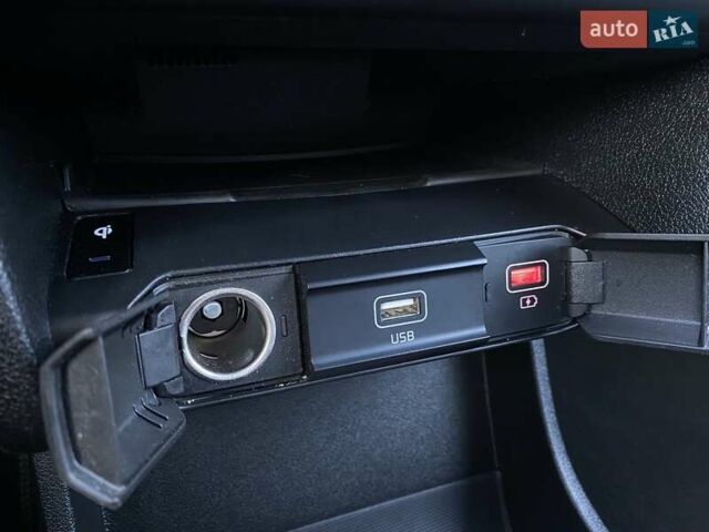 Чорний Кіа Niro, об'ємом двигуна 0 л та пробігом 88 тис. км за 21900 $, фото 41 на Automoto.ua