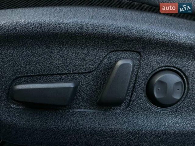 Чорний Кіа Niro, об'ємом двигуна 0 л та пробігом 68 тис. км за 24200 $, фото 2 на Automoto.ua