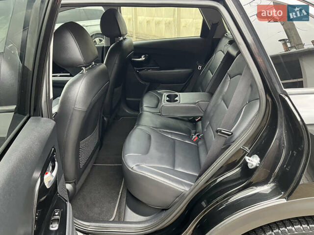 Черный Киа Niro, объемом двигателя 0 л и пробегом 104 тыс. км за 17550 $, фото 8 на Automoto.ua