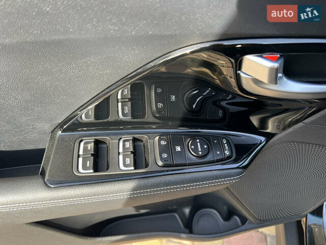 Черный Киа Niro, объемом двигателя 0 л и пробегом 112 тыс. км за 19500 $, фото 18 на Automoto.ua