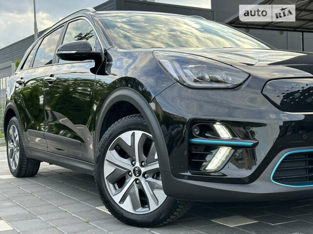 Чорний Кіа Niro, об'ємом двигуна 0 л та пробігом 160 тис. км за 19900 $, фото 6 на Automoto.ua