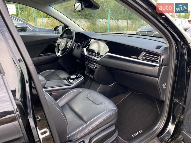Чорний Кіа Niro, об'ємом двигуна 0 л та пробігом 64 тис. км за 23700 $, фото 101 на Automoto.ua