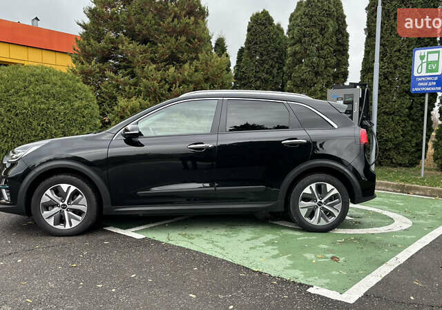 Чорний Кіа Niro, об'ємом двигуна 0 л та пробігом 110 тис. км за 19500 $, фото 2 на Automoto.ua