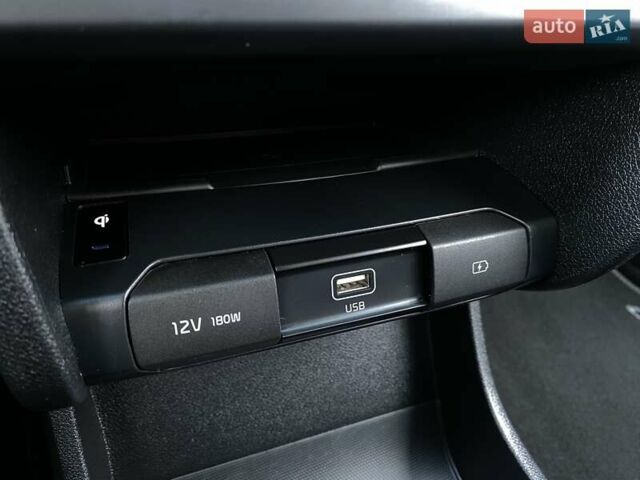 Киа Niro 2020 в Львове на Automoto.ua Черный Киа Niro, объемом двигателя 0 л и пробегом 115 тыс. км за 20300 $, фото 7 на Automoto.ua