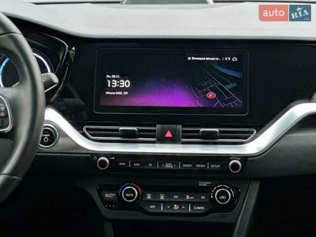 Чорний Кіа Niro, об'ємом двигуна 0 л та пробігом 134 тис. км за 18950 $, фото 24 на Automoto.ua