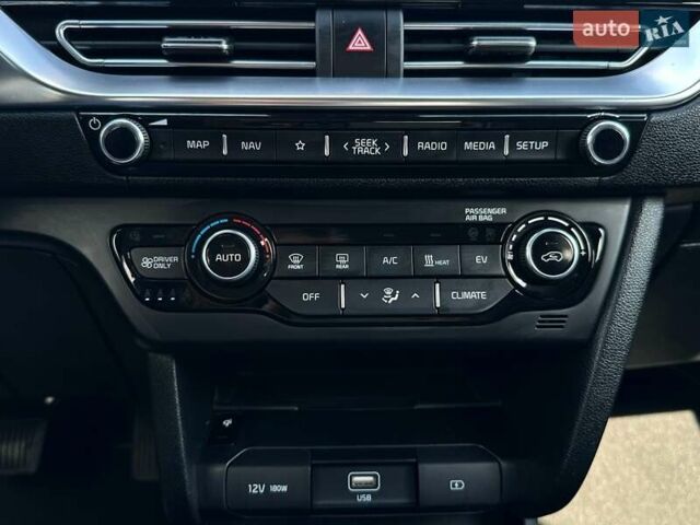 Черный Киа Niro, объемом двигателя 0 л и пробегом 80 тыс. км за 23400 $, фото 45 на Automoto.ua