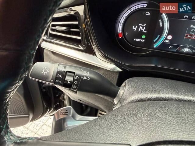 Чорний Кіа Niro, об'ємом двигуна 0 л та пробігом 89 тис. км за 22990 $, фото 22 на Automoto.ua