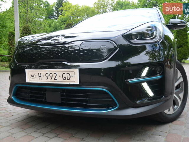 Черный Киа Niro, объемом двигателя 0 л и пробегом 76 тыс. км за 17550 $, фото 2 на Automoto.ua