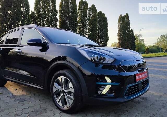 Чорний Кіа Niro, об'ємом двигуна 0 л та пробігом 83 тис. км за 19799 $, фото 5 на Automoto.ua