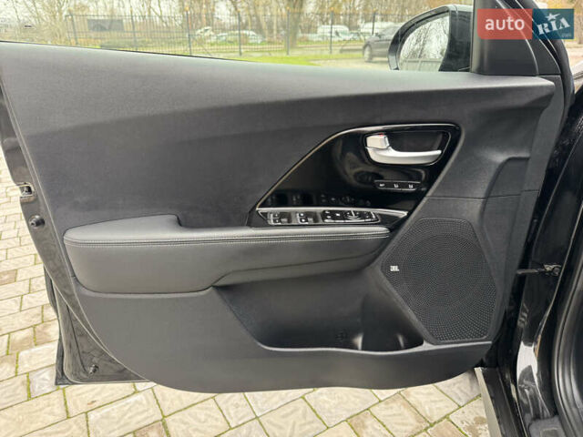 Чорний Кіа Niro, об'ємом двигуна 0 л та пробігом 109 тис. км за 17499 $, фото 11 на Automoto.ua