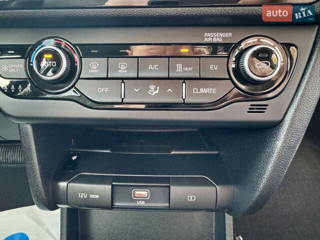 Черный Киа Niro, объемом двигателя 0 л и пробегом 128 тыс. км за 19600 $, фото 49 на Automoto.ua