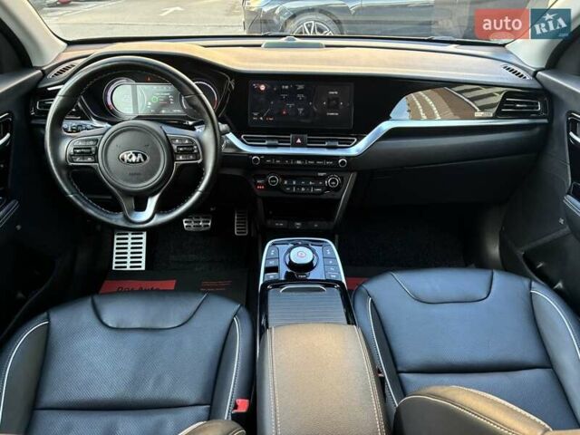 Черный Киа Niro, объемом двигателя 0 л и пробегом 105 тыс. км за 20500 $, фото 89 на Automoto.ua