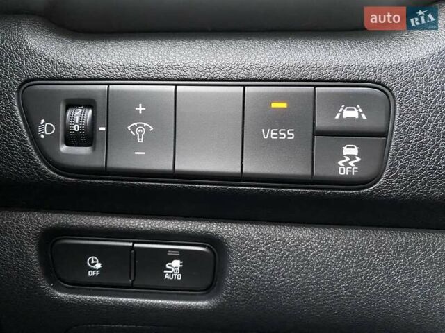 Чорний Кіа Niro, об'ємом двигуна 0 л та пробігом 96 тис. км за 20600 $, фото 32 на Automoto.ua