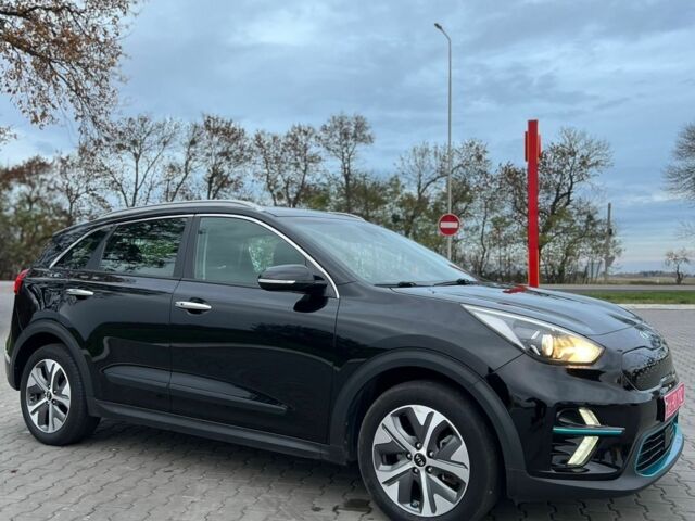 Черный Киа Niro, объемом двигателя 0 л и пробегом 106 тыс. км за 17900 $, фото 1 на Automoto.ua