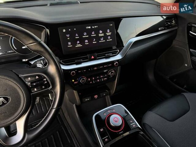 Черный Киа Niro, объемом двигателя 0 л и пробегом 110 тыс. км за 17999 $, фото 46 на Automoto.ua