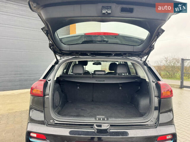 Черный Киа Niro, объемом двигателя 0 л и пробегом 93 тыс. км за 17999 $, фото 19 на Automoto.ua