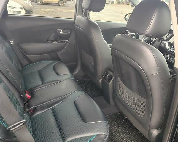 Чорний Кіа Niro, об'ємом двигуна 0 л та пробігом 146 тис. км за 18900 $, фото 21 на Automoto.ua
