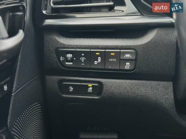 Черный Киа Niro, объемом двигателя 0 л и пробегом 158 тыс. км за 17800 $, фото 17 на Automoto.ua