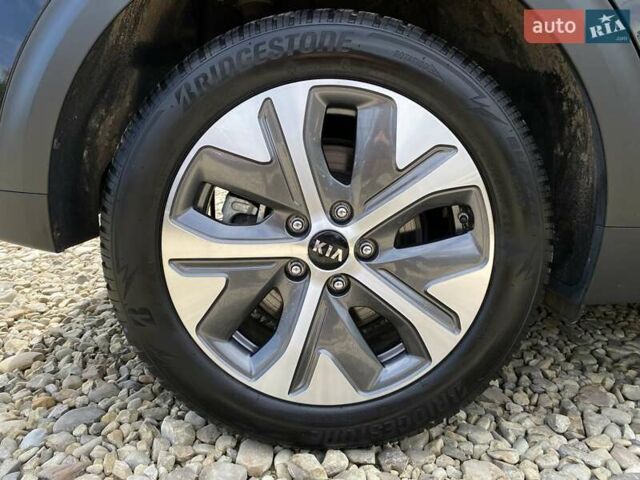 Киа Niro 2020 в Львове на Automoto.ua Черный Киа Niro, объемом двигателя 0 л и пробегом 70 тыс. км за 22500 $, фото 23 на Automoto.ua