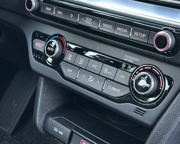 Черный Киа Niro, объемом двигателя 0 л и пробегом 112 тыс. км за 18750 $, фото 41 на Automoto.ua