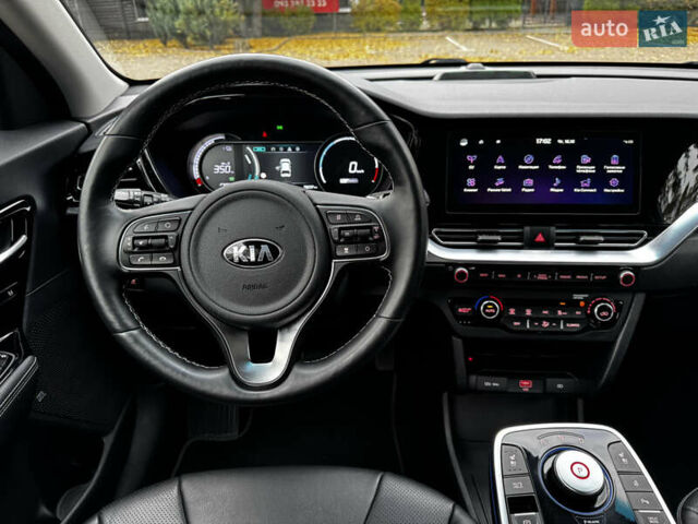 Чорний Кіа Niro, об'ємом двигуна 0 л та пробігом 107 тис. км за 20500 $, фото 54 на Automoto.ua