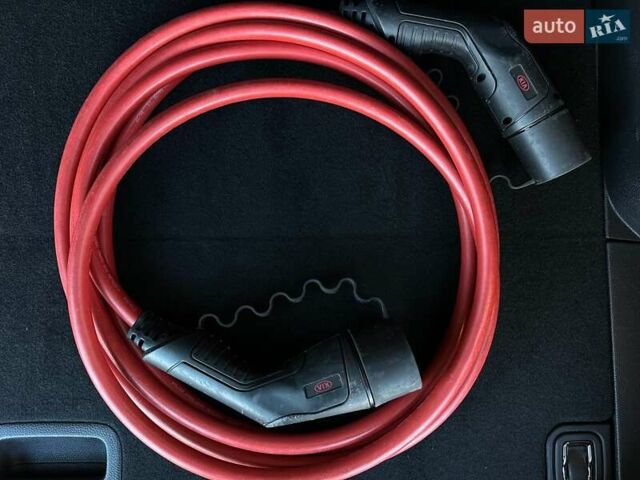 Чорний Кіа Niro, об'ємом двигуна 0 л та пробігом 68 тис. км за 24200 $, фото 84 на Automoto.ua