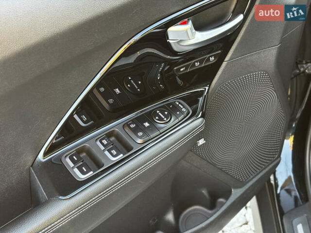 Черный Киа Niro, объемом двигателя 0 л и пробегом 112 тыс. км за 19999 $, фото 17 на Automoto.ua