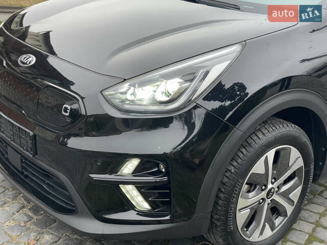 Черный Киа Niro, объемом двигателя 0 л и пробегом 111 тыс. км за 19300 $, фото 3 на Automoto.ua