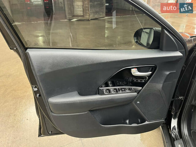 Черный Киа Niro, объемом двигателя 0 л и пробегом 104 тыс. км за 17550 $, фото 9 на Automoto.ua