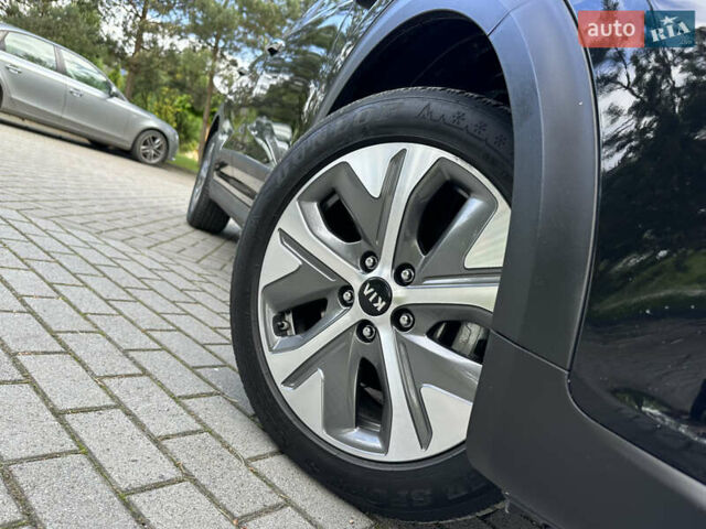Чорний Кіа Niro, об'ємом двигуна 0 л та пробігом 46 тис. км за 19750 $, фото 7 на Automoto.ua