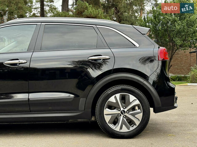 Чорний Кіа Niro, об'ємом двигуна 0 л та пробігом 107 тис. км за 20500 $, фото 21 на Automoto.ua