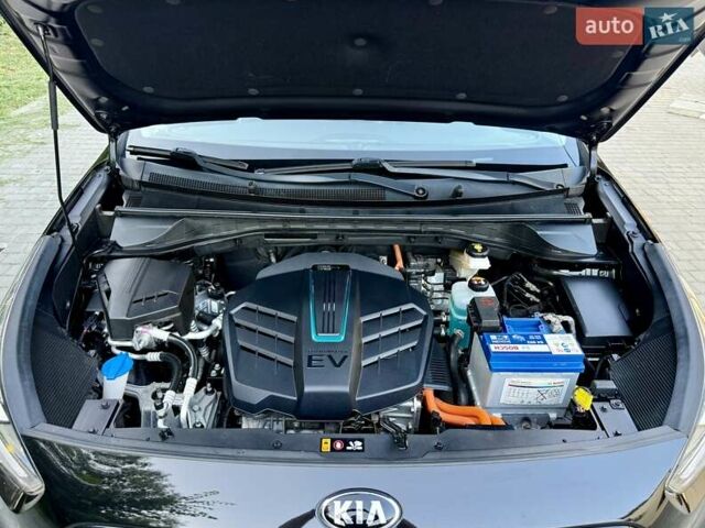 Черный Киа Niro, объемом двигателя 0 л и пробегом 128 тыс. км за 16800 $, фото 94 на Automoto.ua