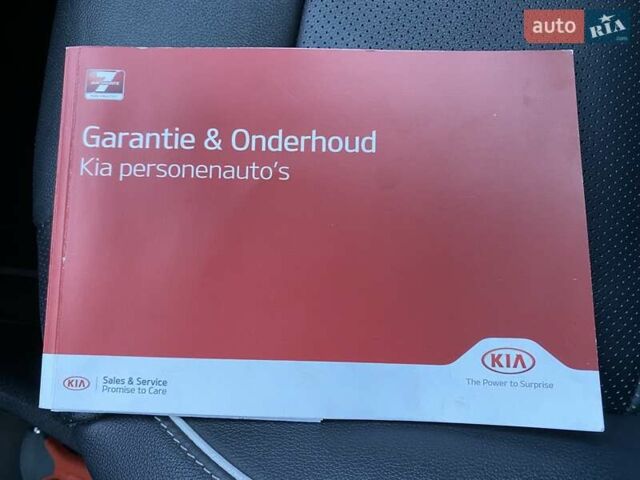 Чорний Кіа Niro, об'ємом двигуна 0 л та пробігом 88 тис. км за 22900 $, фото 43 на Automoto.ua