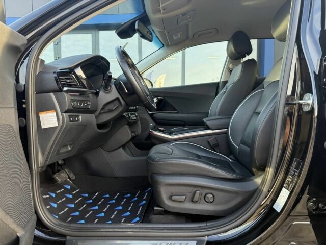 Черный Киа Niro, объемом двигателя 0 л и пробегом 104 тыс. км за 19900 $, фото 4 на Automoto.ua