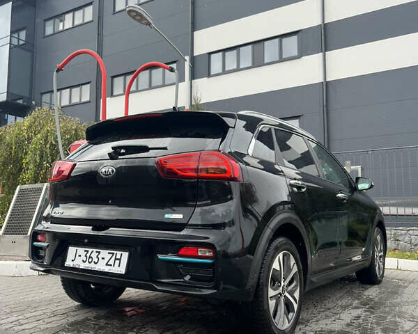 Чорний Кіа Niro, об'ємом двигуна 0 л та пробігом 81 тис. км за 19999 $, фото 3 на Automoto.ua