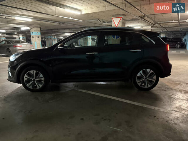 Чорний Кіа Niro, об'ємом двигуна 0 л та пробігом 107 тис. км за 18999 $, фото 3 на Automoto.ua