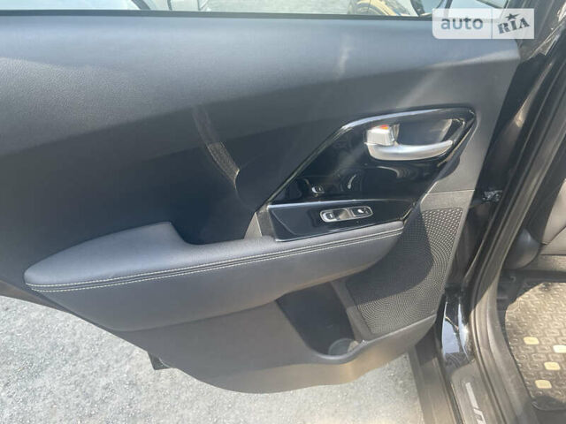 Черный Киа Niro, объемом двигателя 0 л и пробегом 151 тыс. км за 19300 $, фото 24 на Automoto.ua