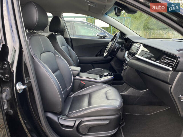 Чорний Кіа Niro, об'ємом двигуна 0 л та пробігом 64 тис. км за 23700 $, фото 102 на Automoto.ua