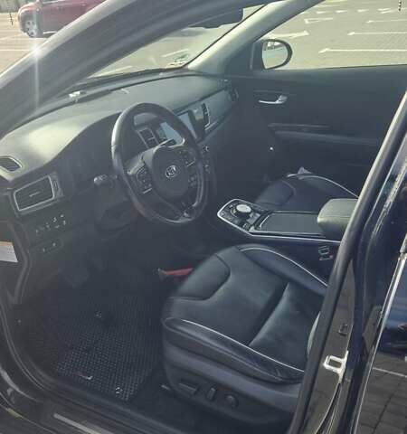 Черный Киа Niro, объемом двигателя 0 л и пробегом 121 тыс. км за 18500 $, фото 1 на Automoto.ua