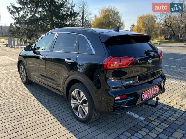 Чорний Кіа Niro, об'ємом двигуна 0 л та пробігом 112 тис. км за 20499 $, фото 5 на Automoto.ua