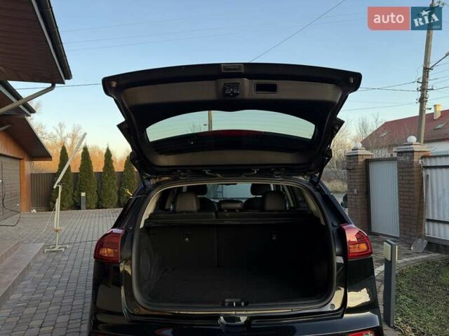 Чорний Кіа Niro, об'ємом двигуна 0 л та пробігом 69 тис. км за 21500 $, фото 40 на Automoto.ua