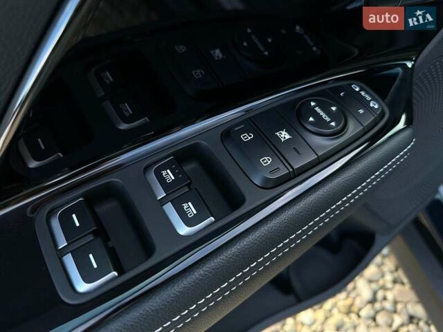 Чорний Кіа Niro, об'ємом двигуна 0 л та пробігом 68 тис. км за 24200 $, фото 39 на Automoto.ua