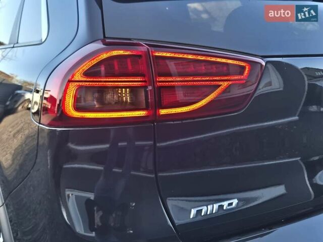 Черный Киа Niro, объемом двигателя 0 л и пробегом 132 тыс. км за 19449 $, фото 17 на Automoto.ua