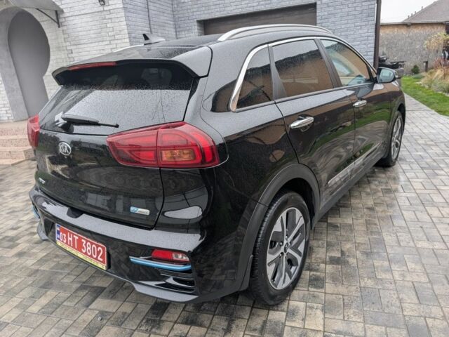 Черный Киа Niro, объемом двигателя 0 л и пробегом 253 тыс. км за 17000 $, фото 2 на Automoto.ua