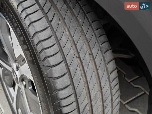 Чорний Кіа Niro, об'ємом двигуна 0 л та пробігом 115 тис. км за 20700 $, фото 10 на Automoto.ua